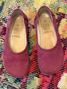 Like New Earthing Harmony Grounding Barefoot Nubuck Burgundy Ballet Flats 6.5/37